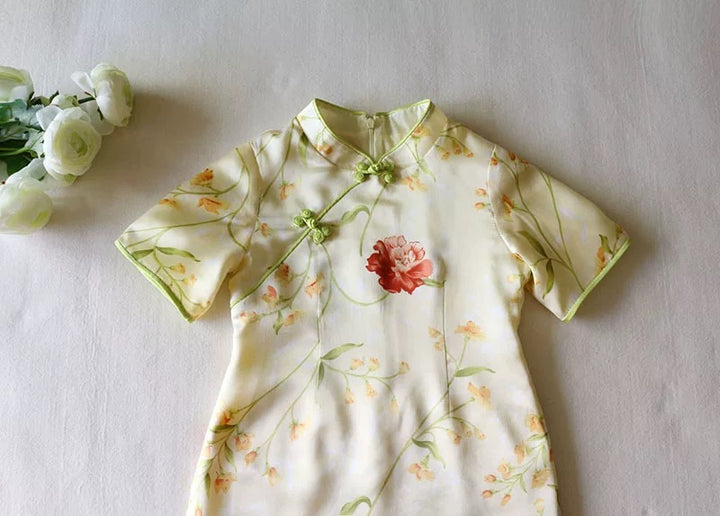PAINED SILK CHEONGSAM DRESS IN YELLOW