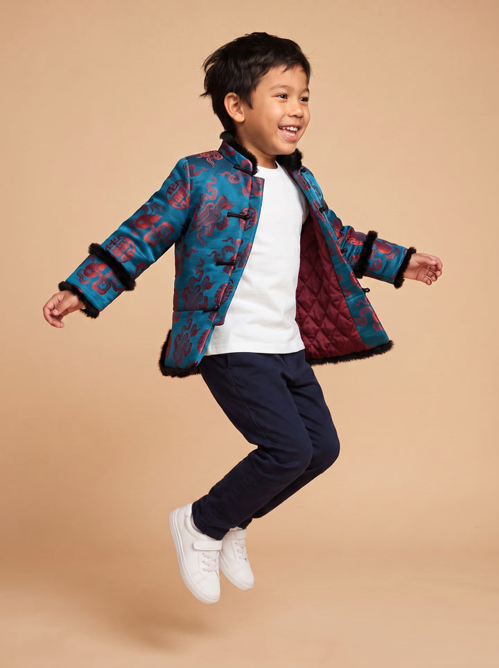 Padded cheongsam jacket with faux fur in blue 蓝色加棉毛边唐装 – worn open showing the burgundy quilted lining