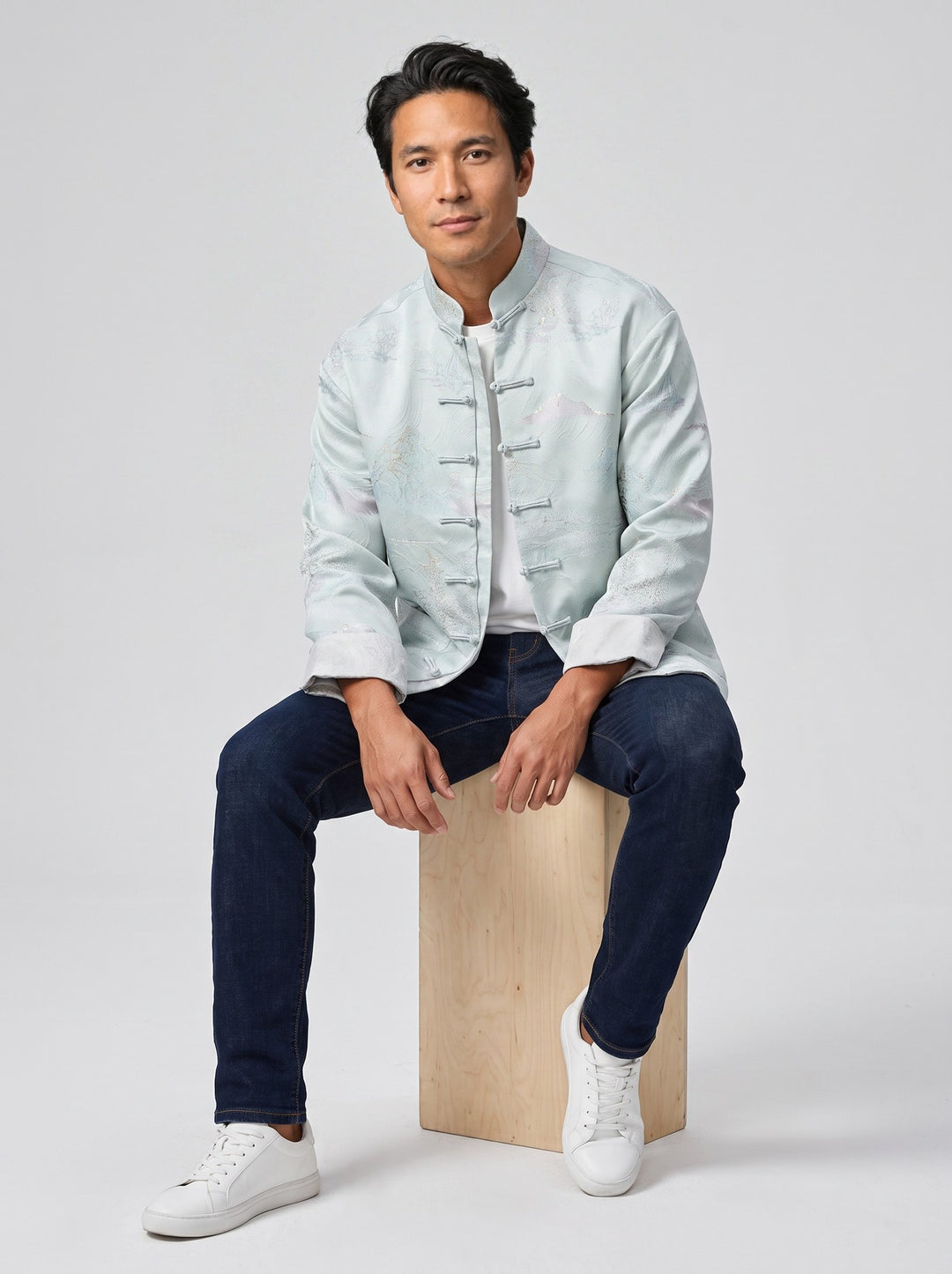 Landscape Jacquard Tang Jacket 江山图提花唐装外套 – model photo