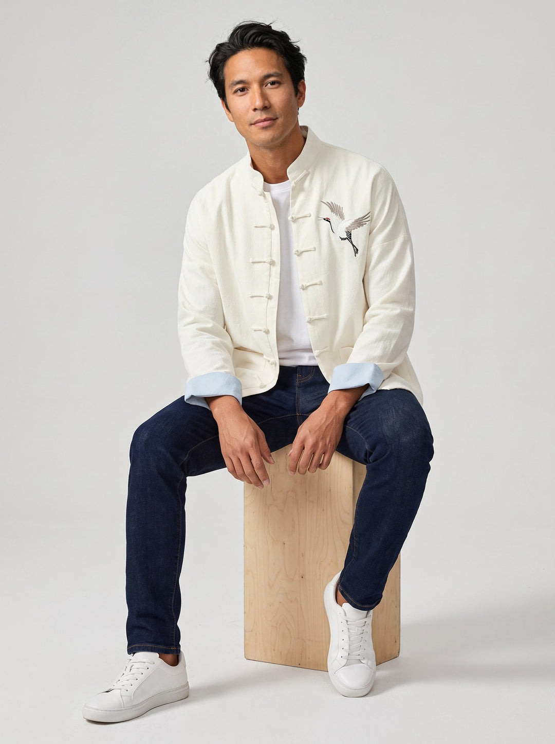 Crane Embroidered Cotton-Linen Tang Jacket 仙鹤刺绣棉麻唐装 – model photo