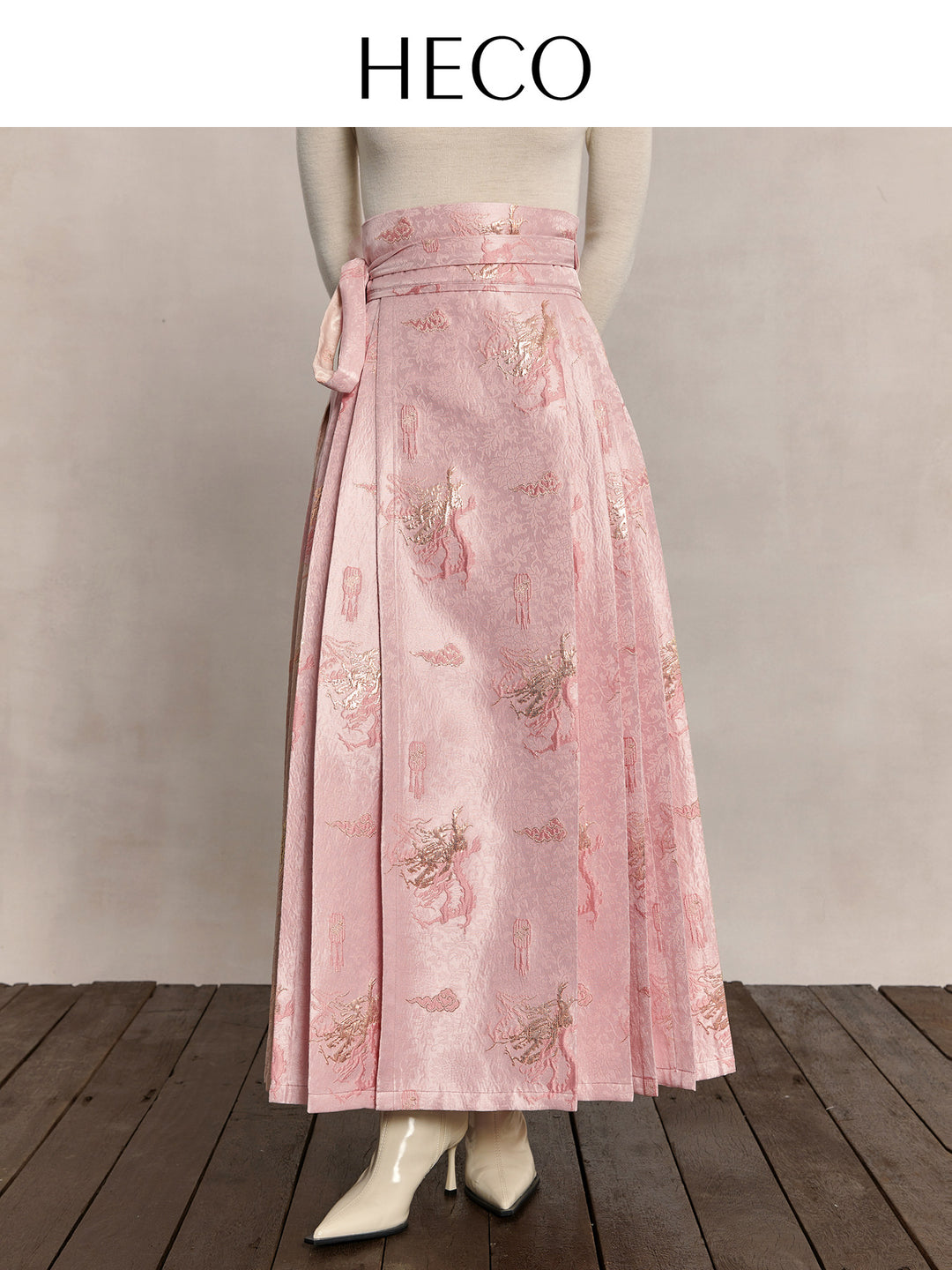 Dragon & Cloud Gold-Woven Mamian Skirt 矜龙飞云龙纹马面裙