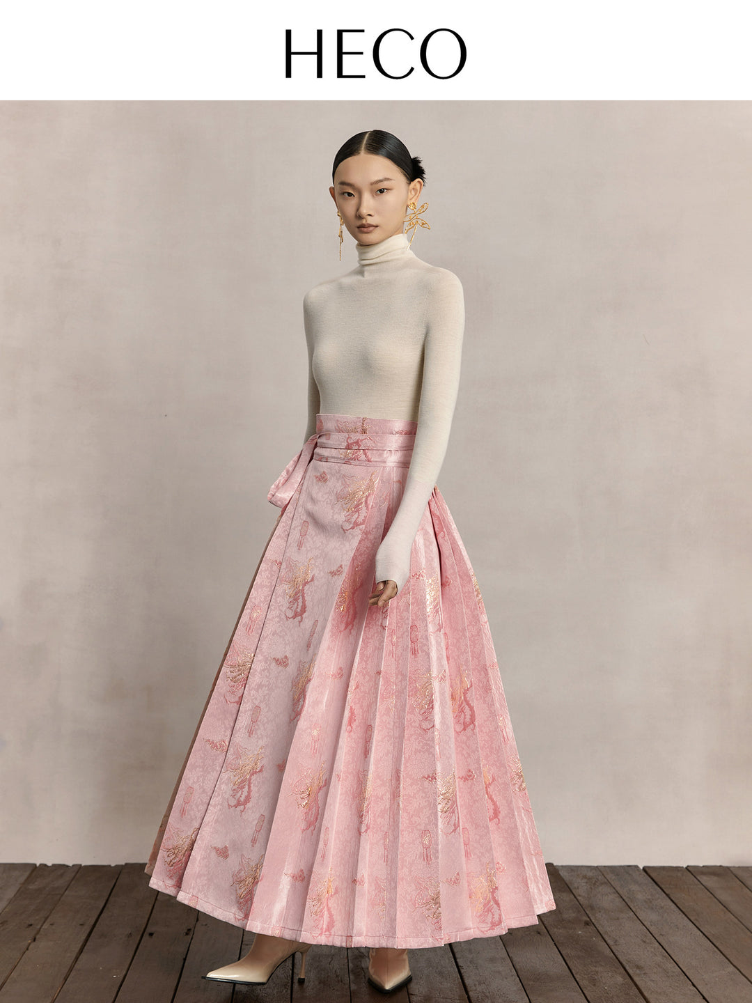 Dragon & Cloud Gold-Woven Mamian Skirt 矜龙飞云龙纹马面裙