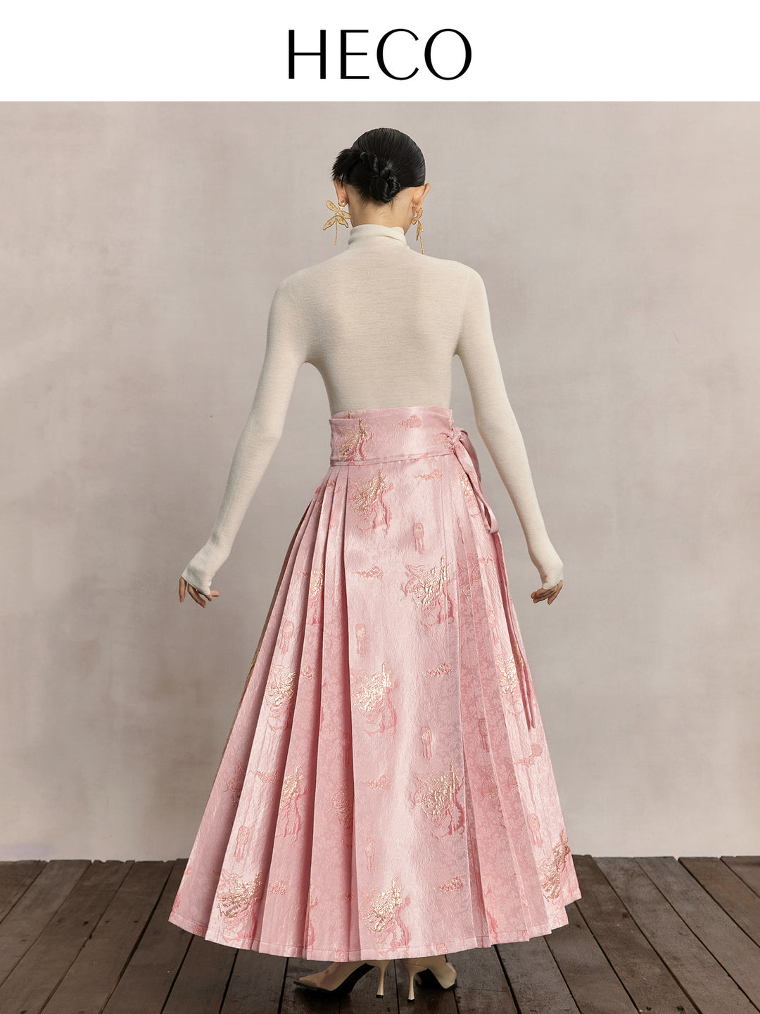 Dragon & Cloud Gold-Woven Mamian Skirt 矜龙飞云龙纹马面裙