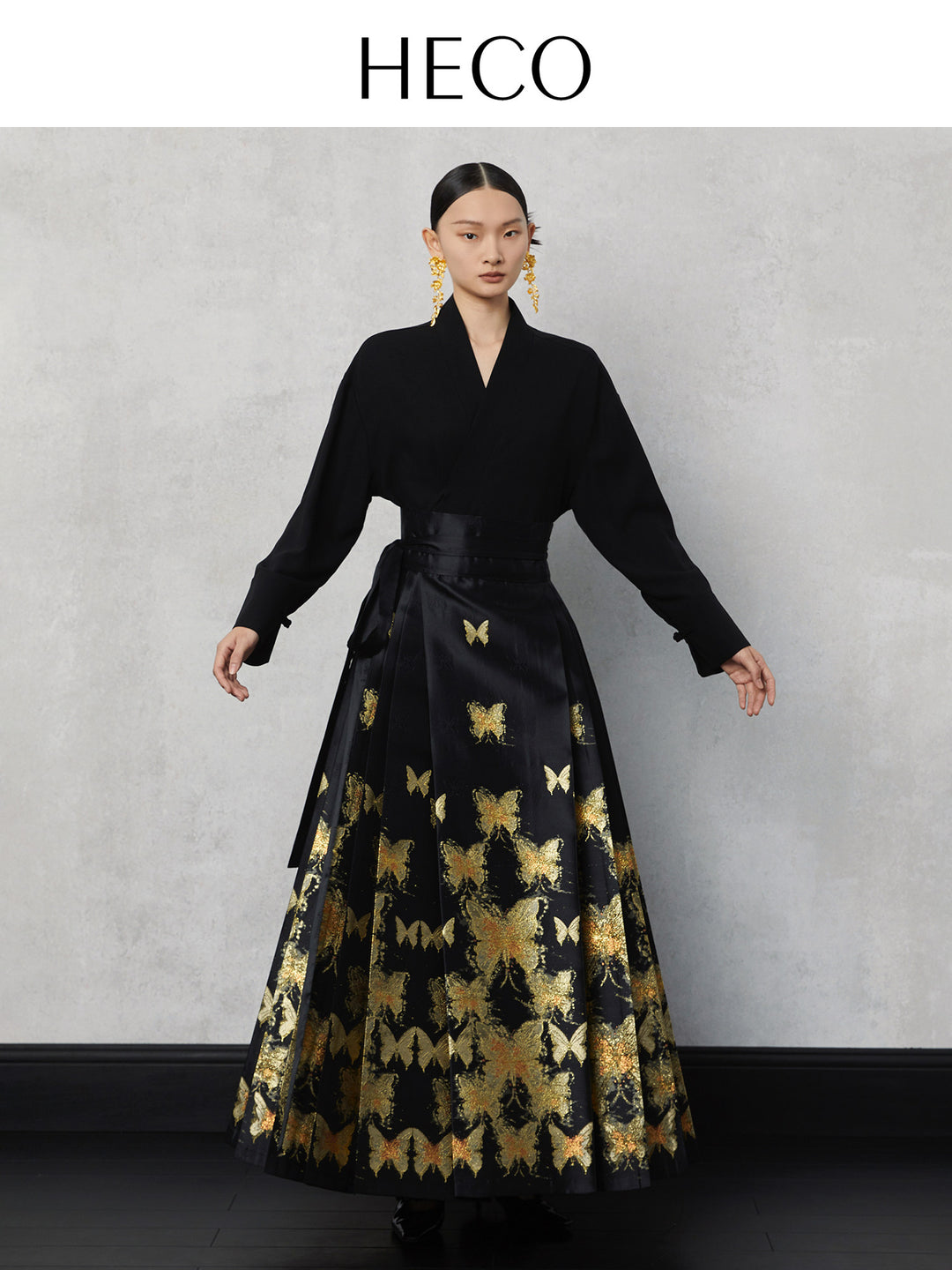 Gold-Foil Butterfly Mamian Skirt 箔金蝶舞织金马面裙 - Black Gold 黑金