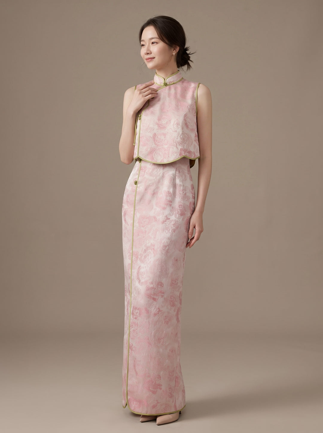 Pink Jacquard Qipao Two-Piece Set 粉色新中式改良旗袍套装 – front, hand at collar