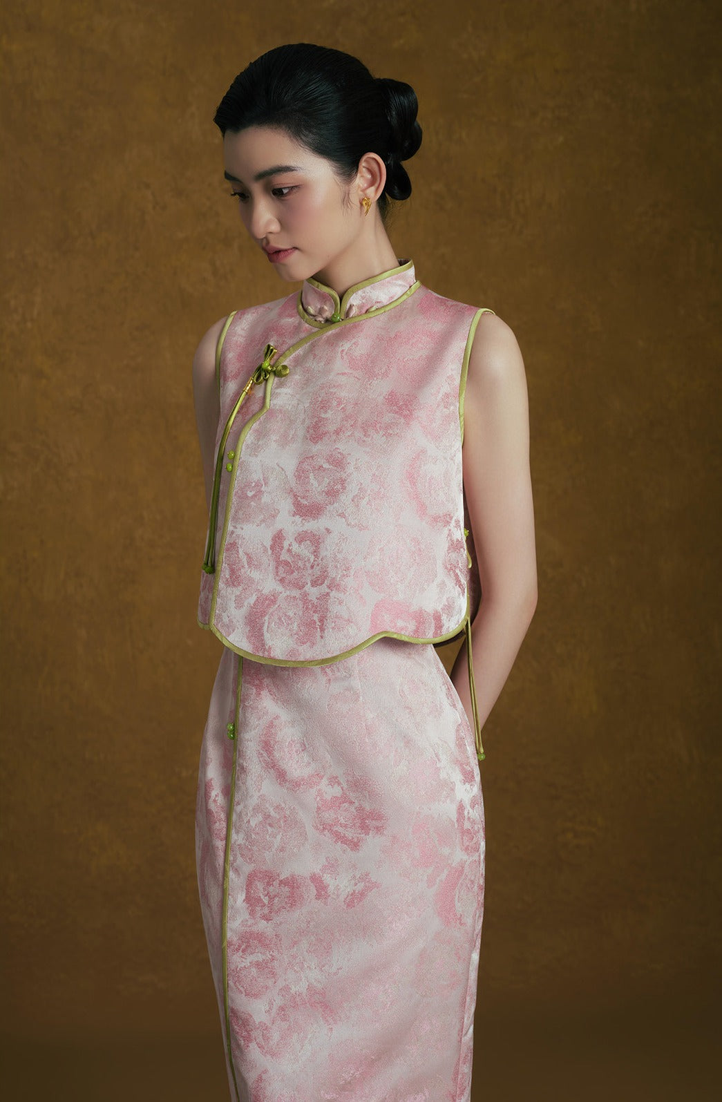 Pink Jacquard Qipao Two-Piece Set 粉色新中式改良旗袍套装 – three-quarter