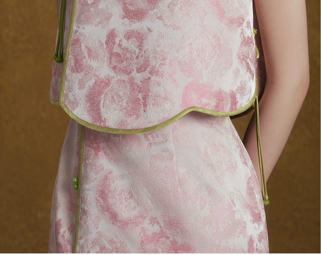 Pink Jacquard Qipao Two-Piece Set 粉色新中式改良旗袍套装 – scalloped hem and slim fit
